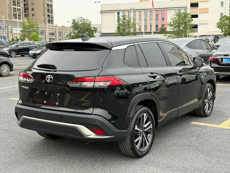 Toyota Frontlander 2.0 L CVT Luxury PLUS