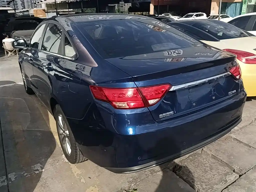 Emgrand GL 1.4 T CVT Luxury