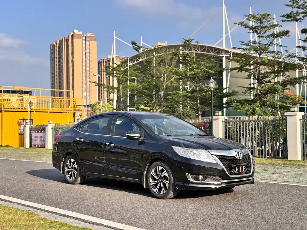 Crider 1.8 L CVT Luxury
