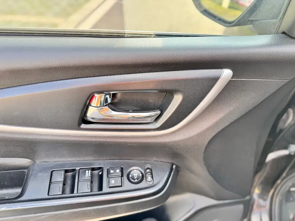 Crider 1.8 L CVT Luxury