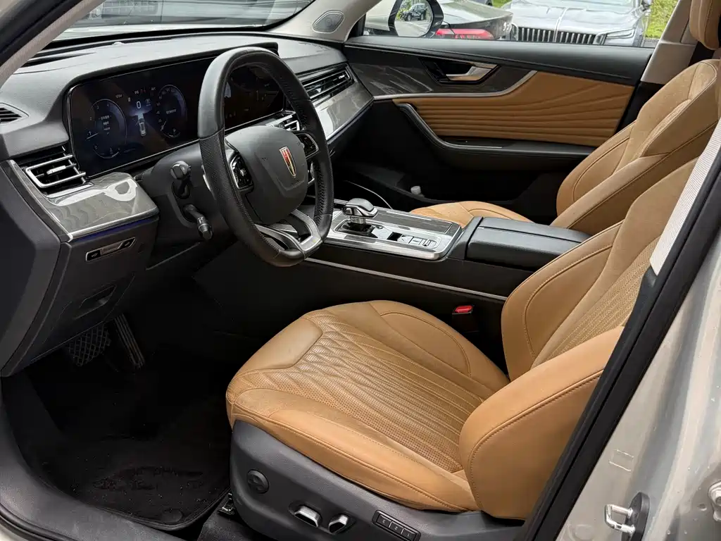 Hongqi HS5 2.0 T 4 WD Flagship Leading Pro