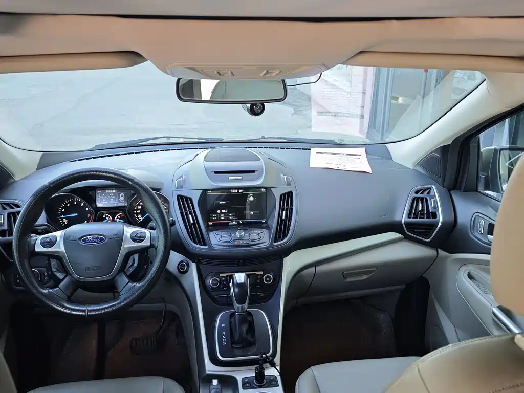 Kuga 1.6 L GTDi 4 WD Elite