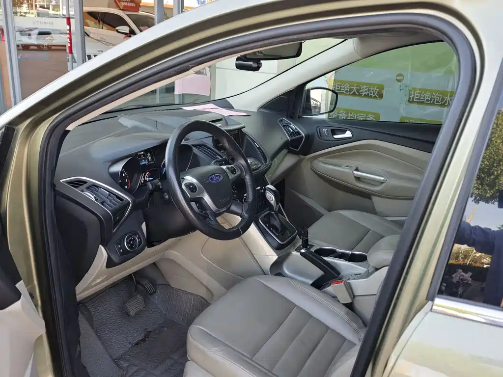 Kuga 1.6 L GTDi 4 WD Elite