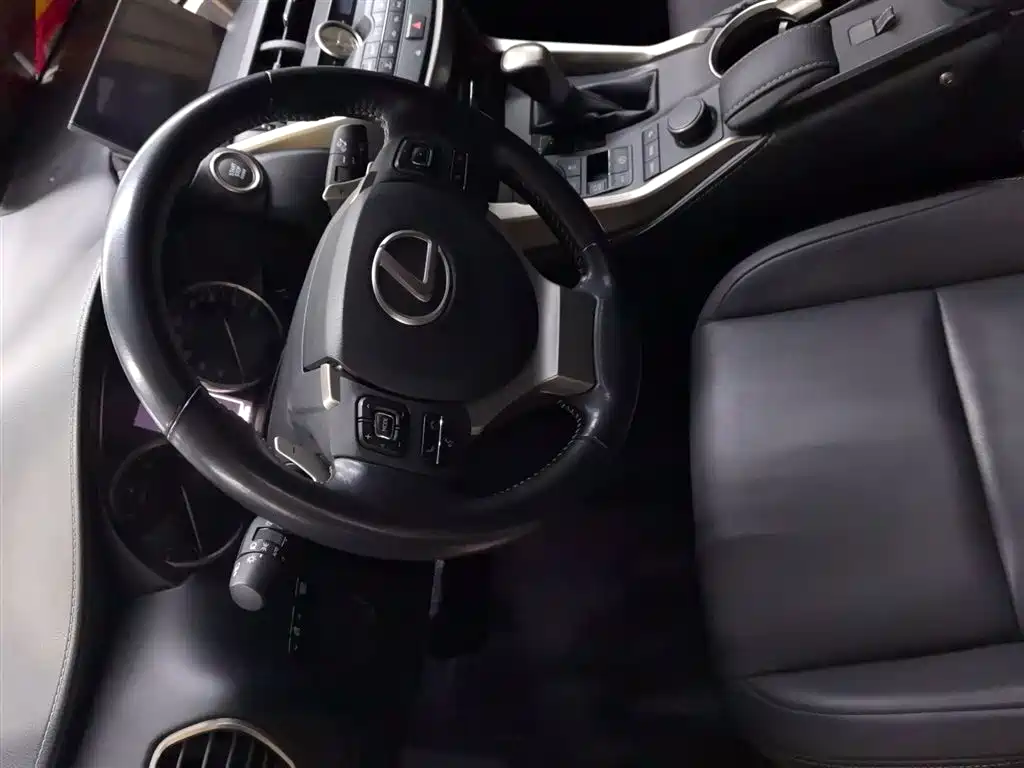 Lexus NX 200 t AWD Sharp Style