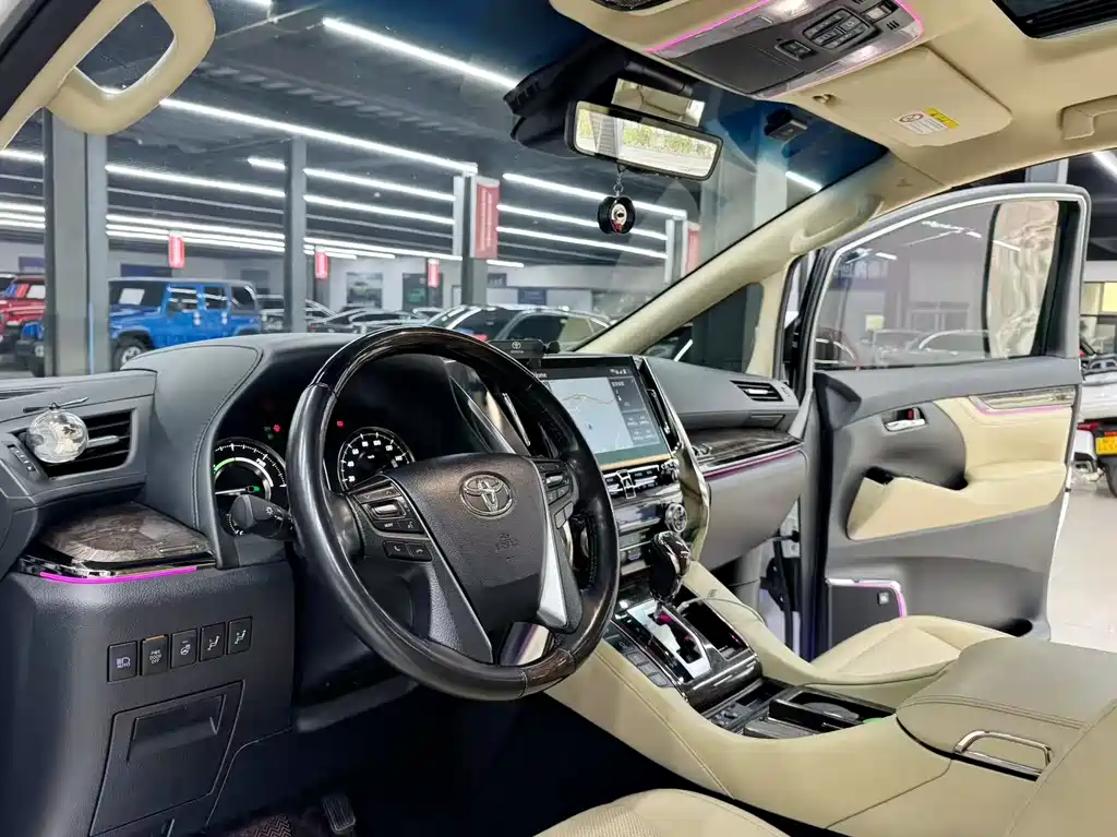 Vellfire Crown Dual Engine 2.5 L HV Distinguished