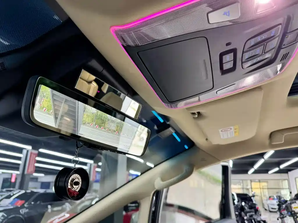 Vellfire Crown Dual Engine 2.5 L HV Distinguished