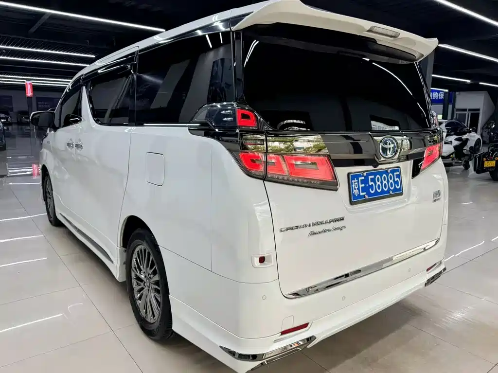 Vellfire Crown Dual Engine 2.5 L HV Distinguished