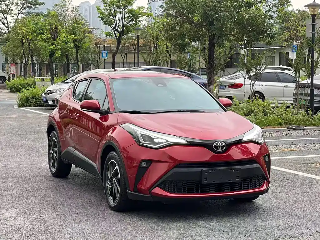 Toyota C-HR 2.0 L Leading