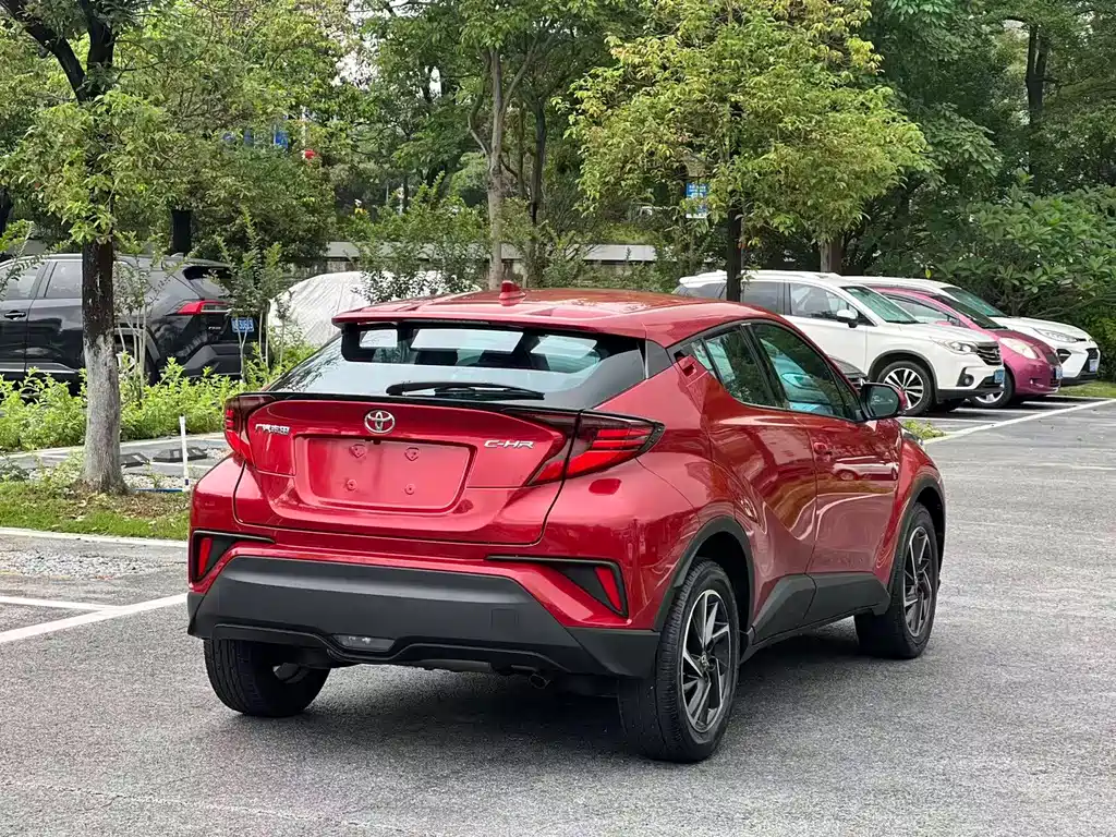 Toyota C-HR 2.0 L Leading