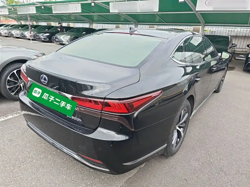 Lexus LS 500 h Outstanding CN-VI