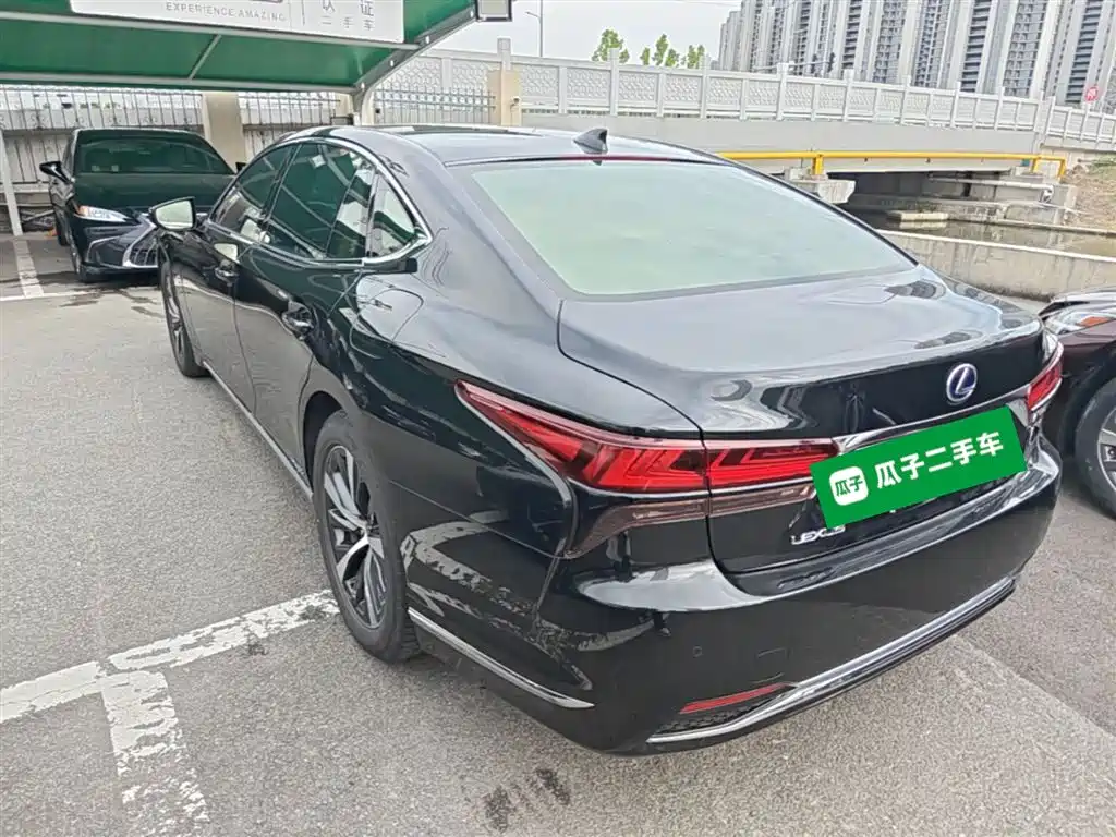 Lexus LS 500 h Outstanding CN-VI