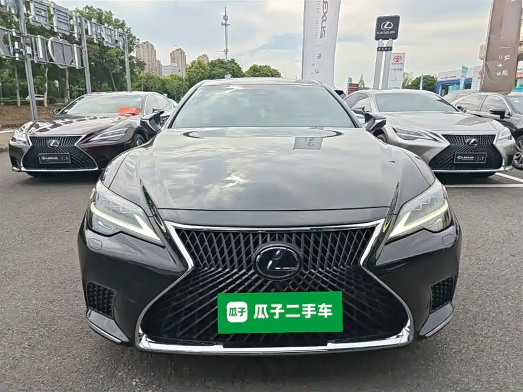 Lexus LS 500 h Outstanding CN-VI