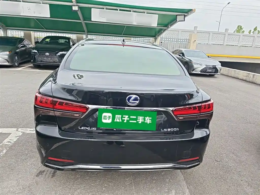 Lexus LS 500 h Outstanding CN-VI