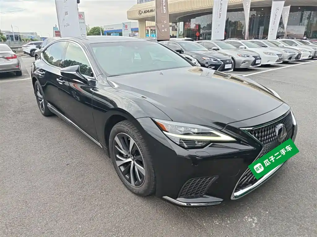 Lexus LS 500 h Outstanding CN-VI