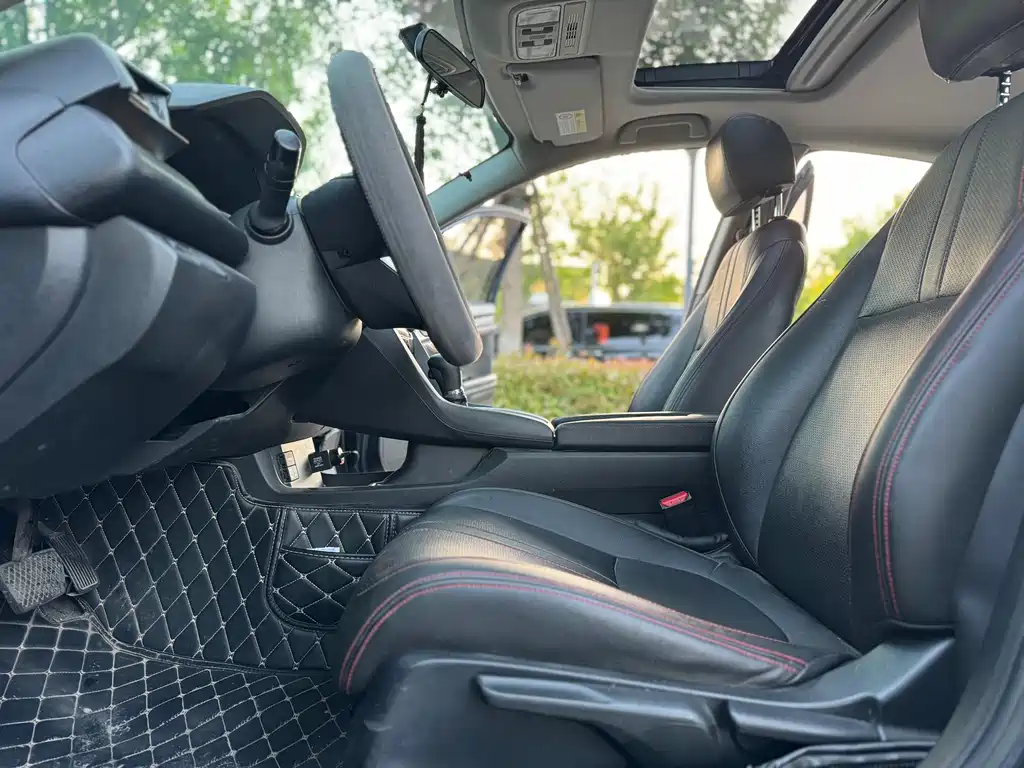 Civic 220 TURBO CVT Luxury