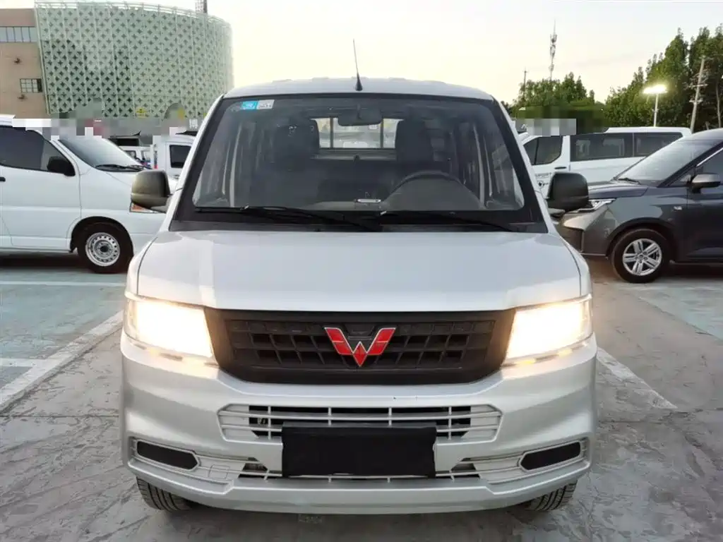 Wuling Rongguang New Truck 1.8 L Double Cab CN-VI LJ479 Q6