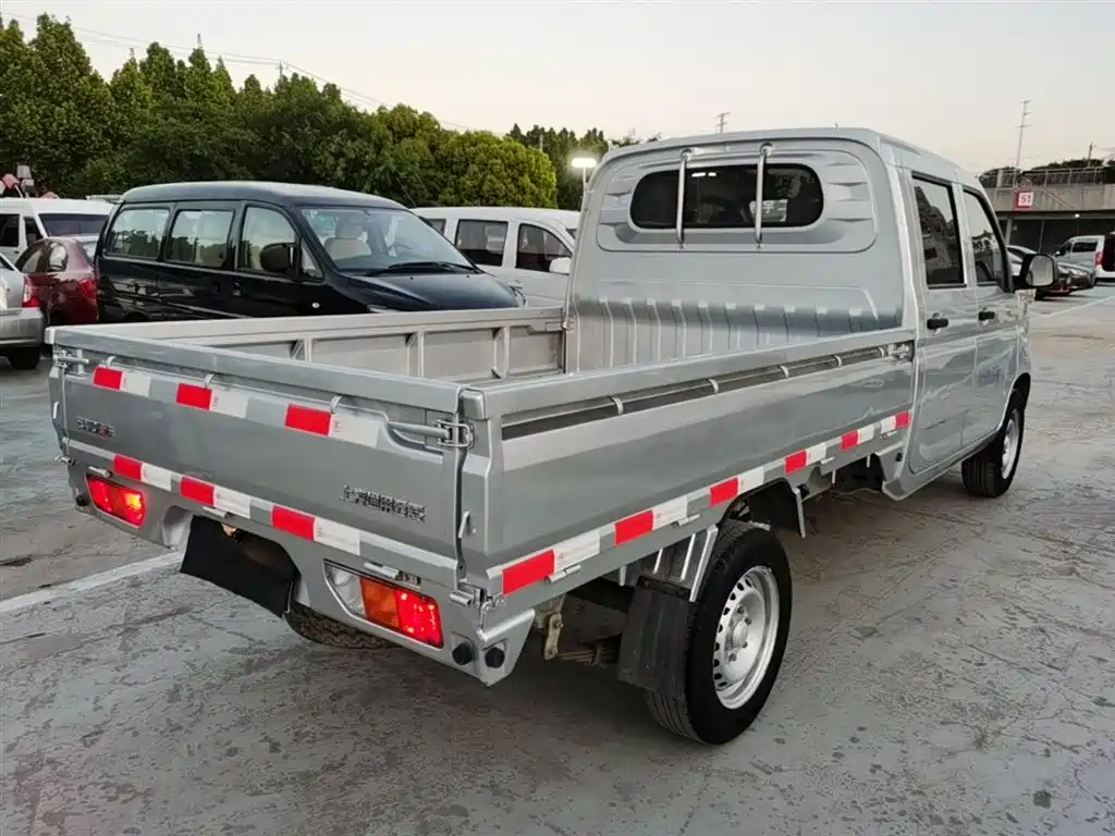 Wuling Rongguang New Truck 1.8 L Double Cab CN-VI LJ479 Q6