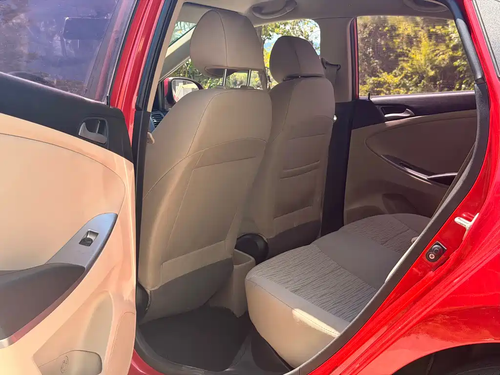 Accent 1.4 L Auto Intelligent GLS