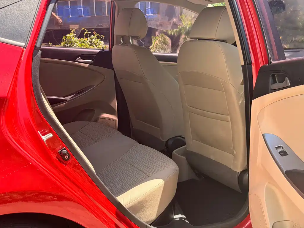 Accent 1.4 L Auto Intelligent GLS