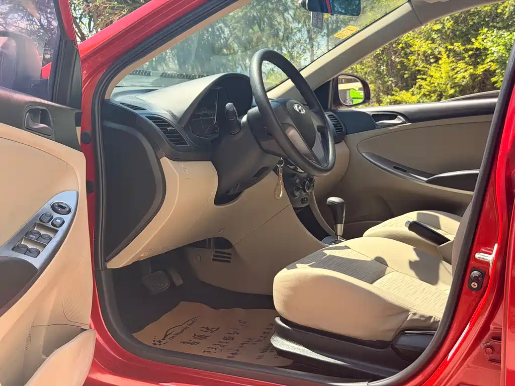 Accent 1.4 L Auto Intelligent GLS