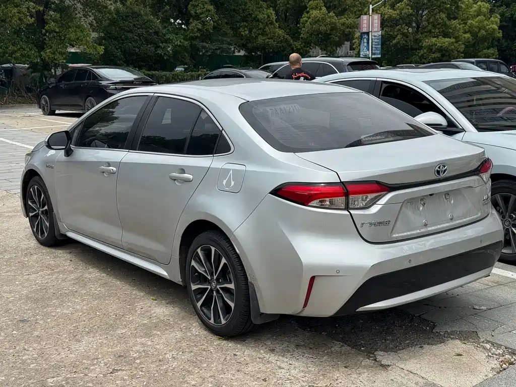 Levin Dual Engine 1.8 H E-CVT Sport CN-V