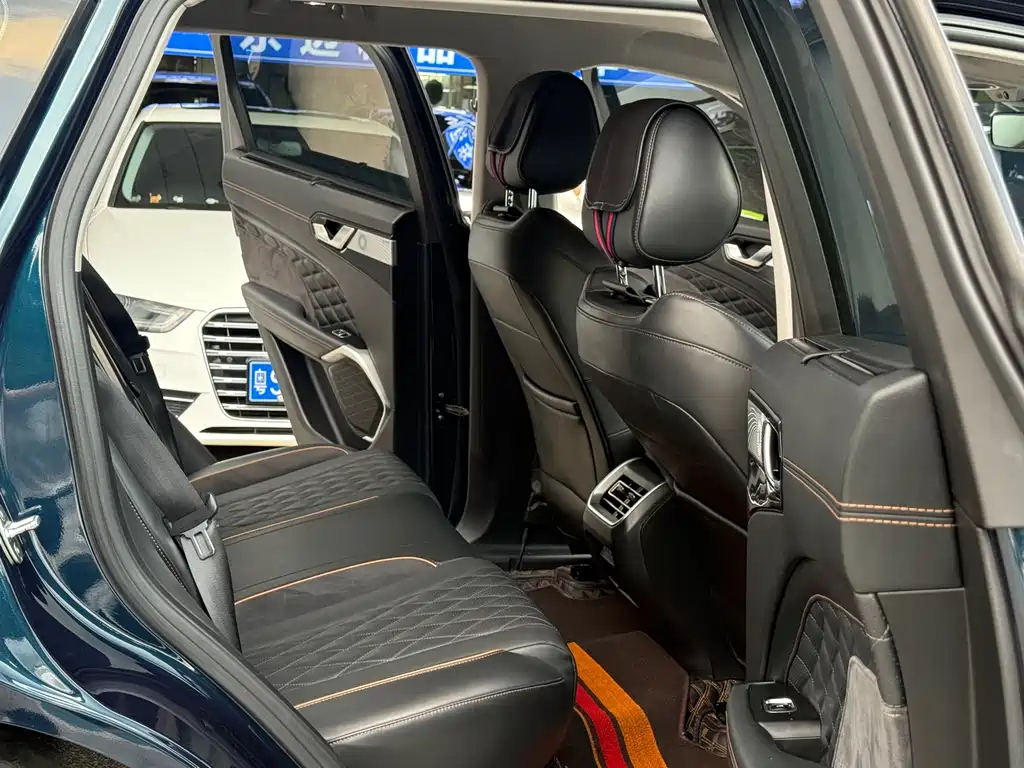 WEY Latte DHT-PHEV 1.5 T 4 WD Grande