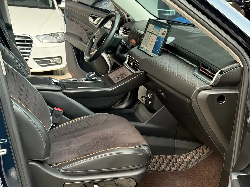 WEY Latte DHT-PHEV 1.5 T 4 WD Grande