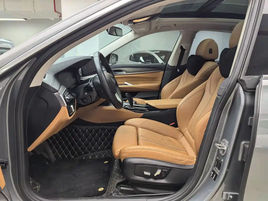 BMW 6 Series GT 630 i Luxury Design Package