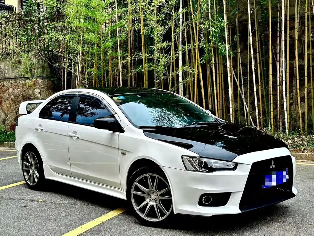 Lancer EX 1.8 L CVT B&W Retro