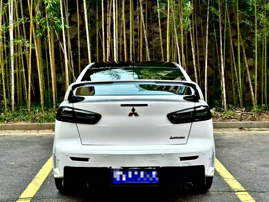 Lancer EX 1.8 L CVT B&W Retro