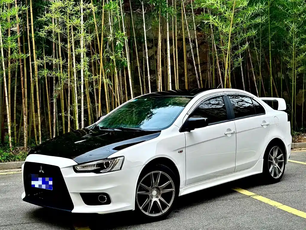 Lancer EX 1.8 L CVT B&W Retro