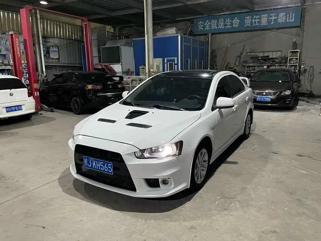 Lancer EX 翼神 2011款 致尚版 1.8 L CVT豪华型