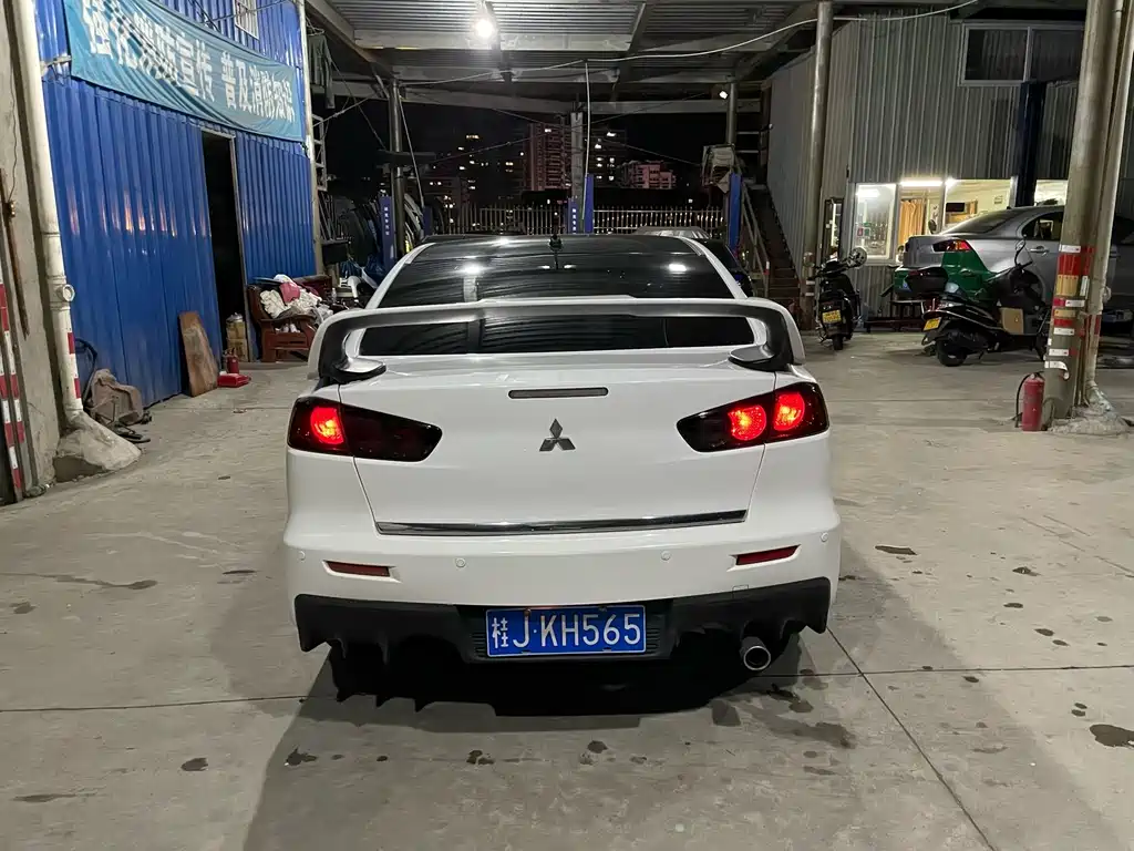 Lancer EX 翼神 2011款 致尚版 1.8 L CVT豪华型