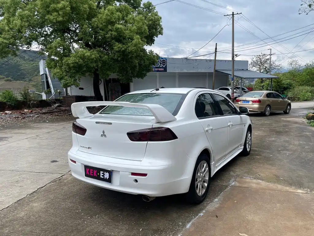 Lancer EX New Year 1.8 L Manual Comfort