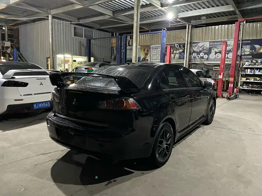 Lancer EX Fashion 1.8 L Manual Comfort