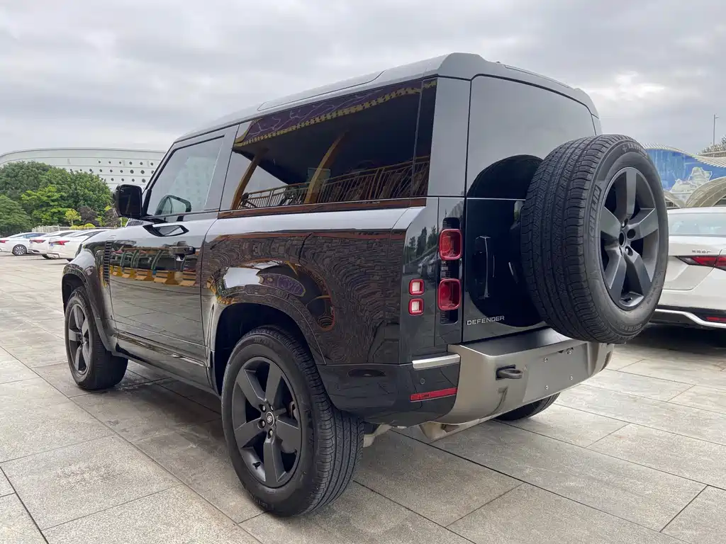 Land Rover Defender 路虎卫士 2023款 90 2.0 T P300 X-DYNAMIC HSE