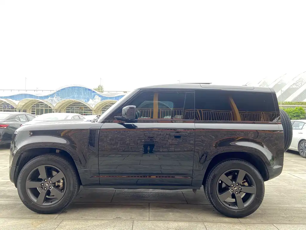 Land Rover Defender 路虎卫士 2023款 90 2.0 T P300 X-DYNAMIC HSE