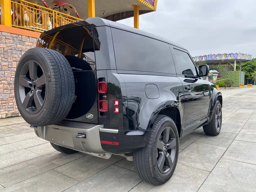 Land Rover Defender 路虎卫士 2023款 90 2.0 T P300 X-DYNAMIC HSE
