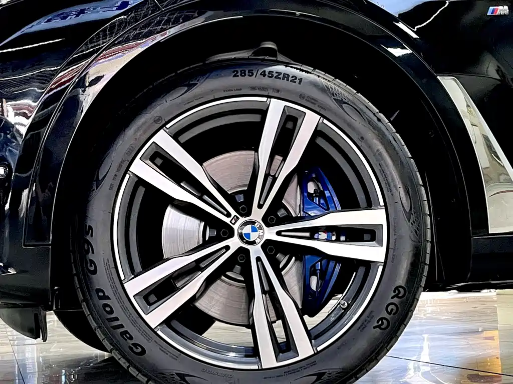 BMW X7 xDrive40 i Premium M Sport Package