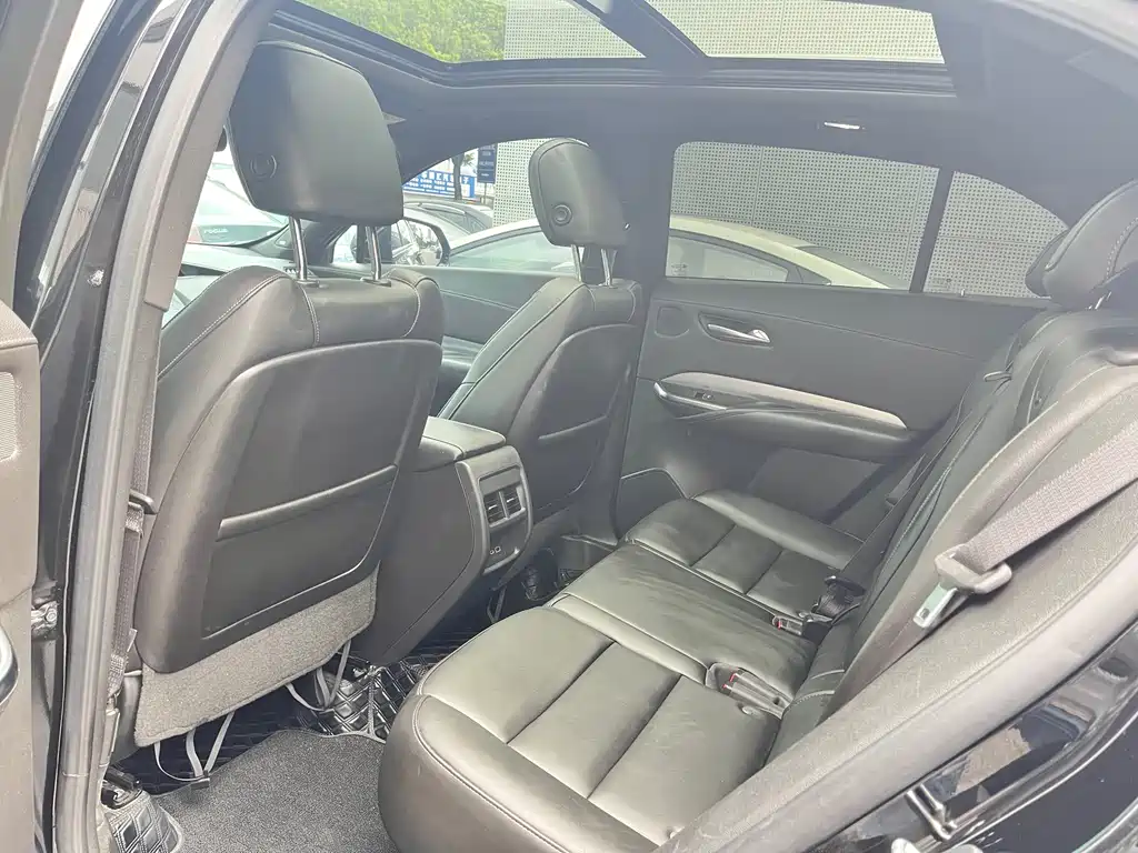 Cadillac XT4 28 T 2 WD Leading