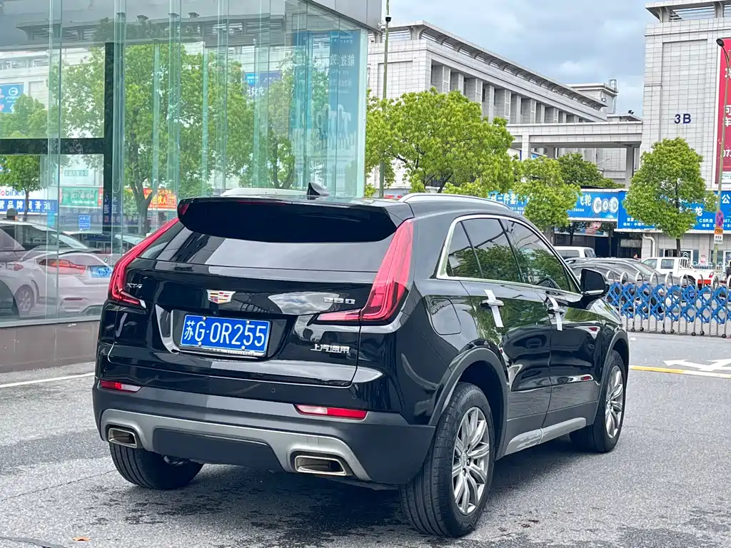 Cadillac XT4 28 T 2 WD Leading