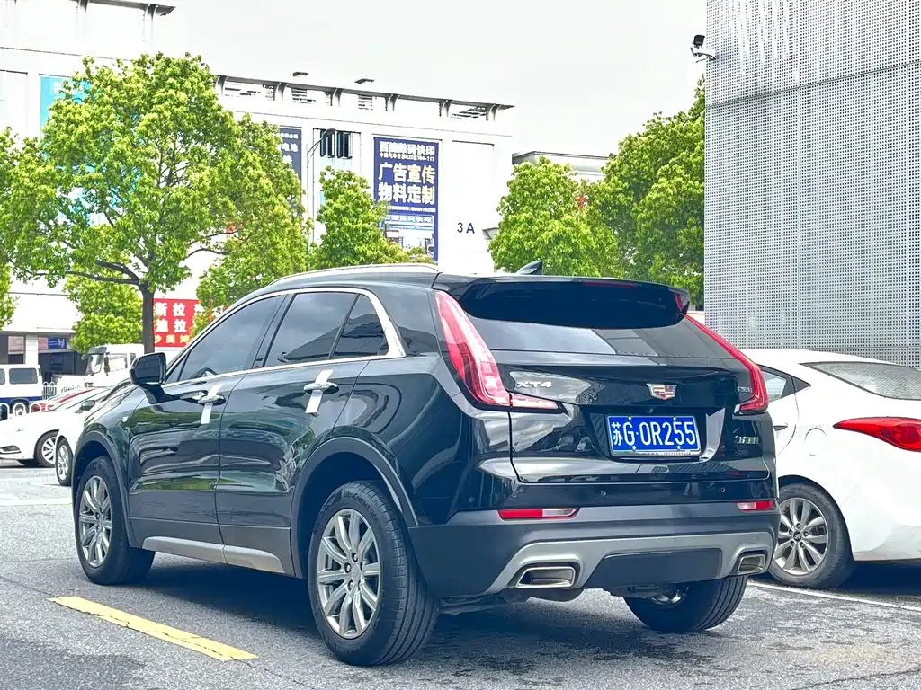 Cadillac XT4 28 T 2 WD Leading
