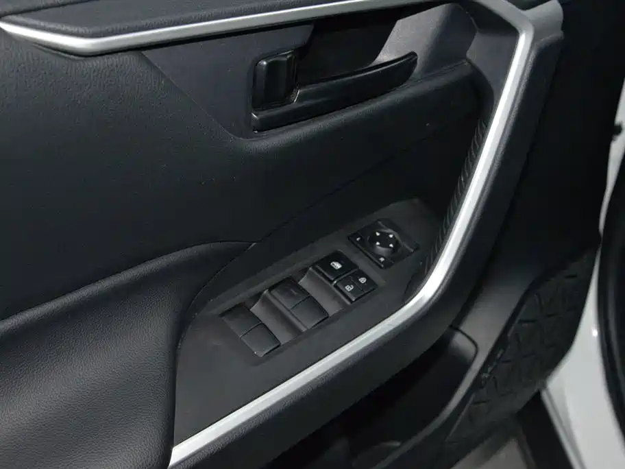 RAV4 2.0 L CVT 2 WD Urban