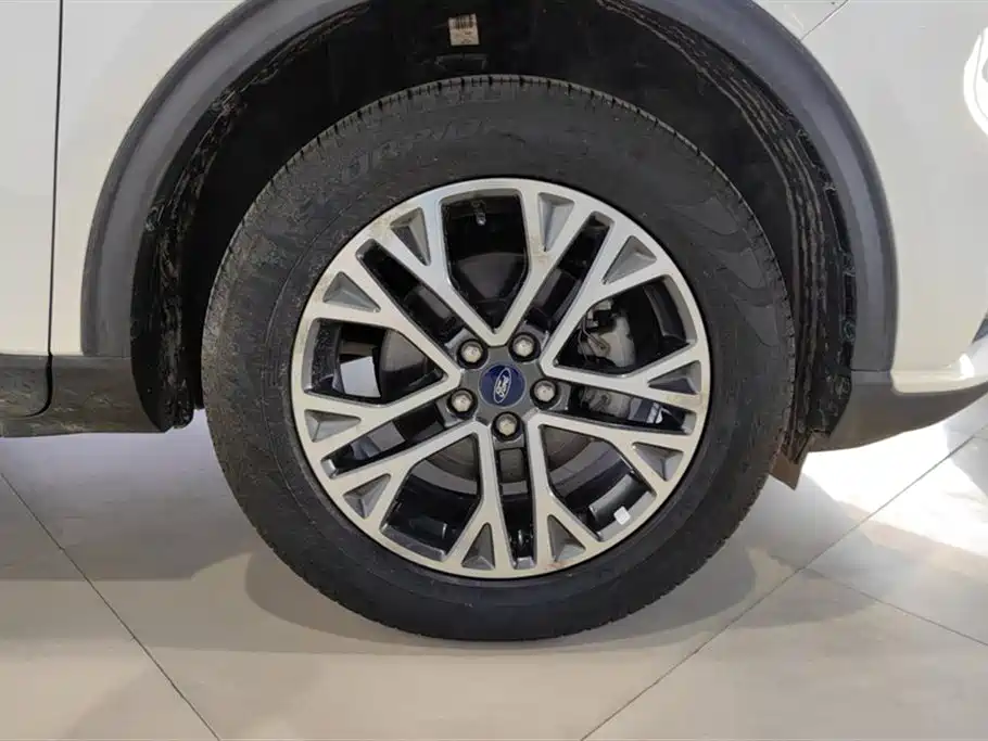 Escape EcoBoost 245 2 WD Shine Enjoyment