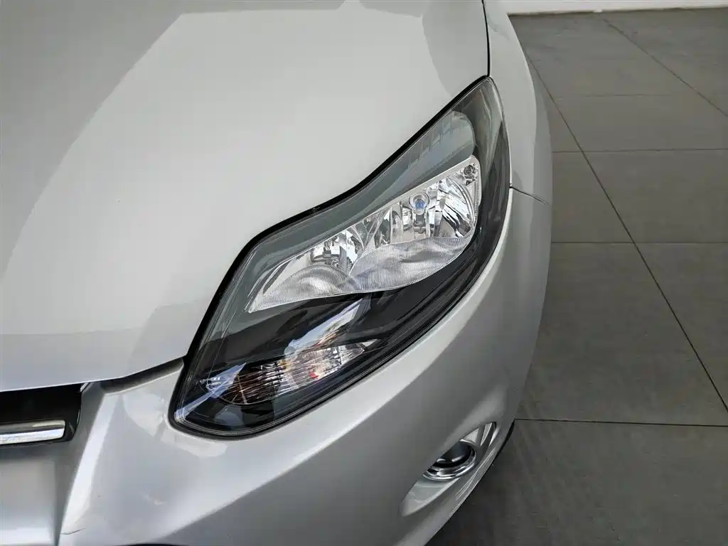 Focus Sedan 1.6 L Manual Style