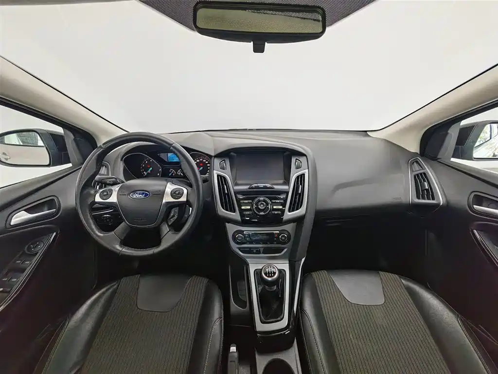 Focus Sedan 1.6 L Manual Style