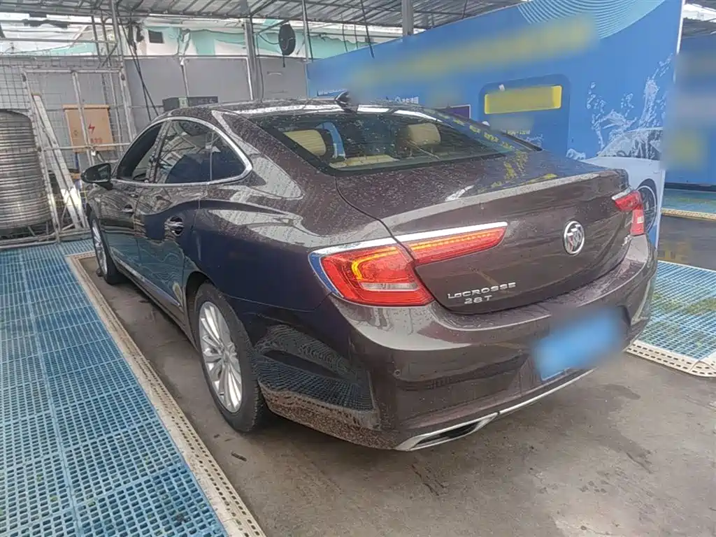 LaCrosse 28 T Luxury