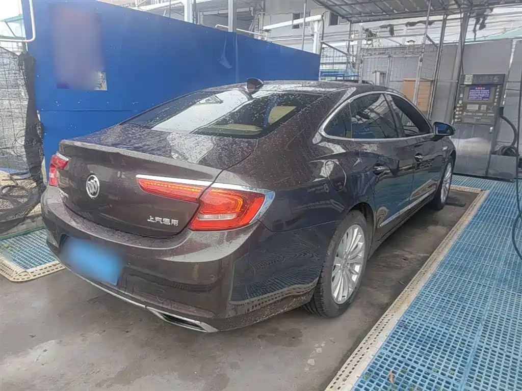 LaCrosse 28 T Luxury