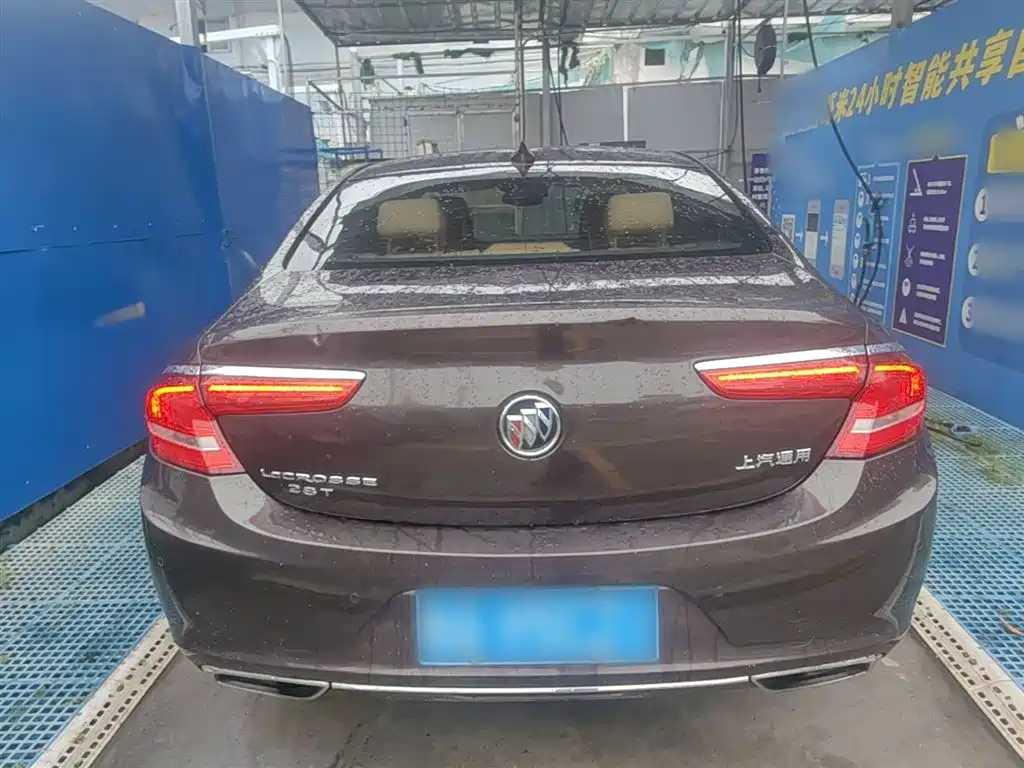 LaCrosse 28 T Luxury