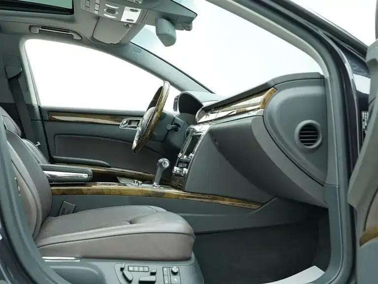 Volkswagen Phaeton 4.2 L Luxury Enjoyment Custom